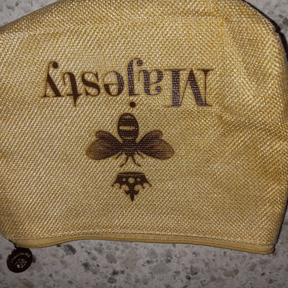 Small linen bag. Bee 🐝  Majesty 👑 .... Queen Bee